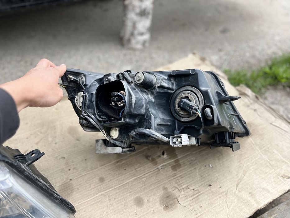 РАЗБОРКА Фари Субару Трибека В10