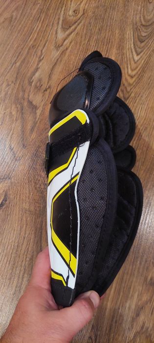 Продам щитки Bauer Supreme 2S PRO