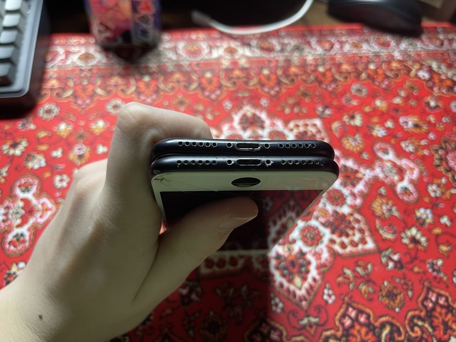 Продам Iphone 7