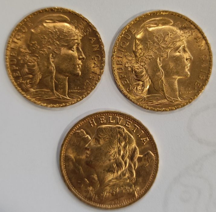 Moedas em ouro antigas