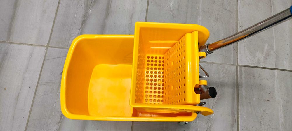 Wózek sprzątający, wiadro 20 litrów z prasą