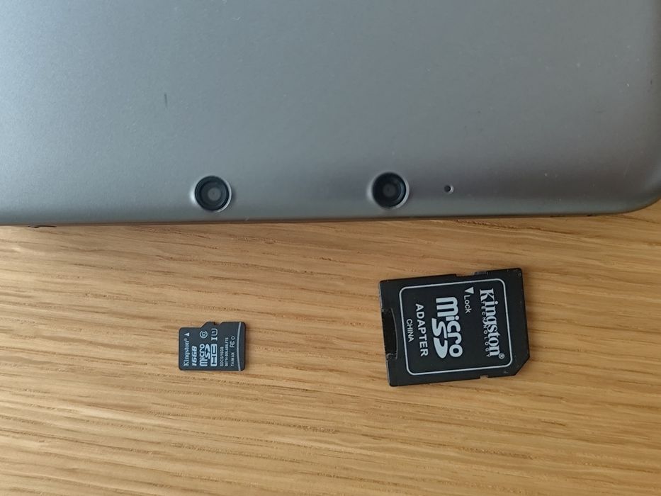 Nintendo 3DS XL cinzenta c/carregador e cartão SD