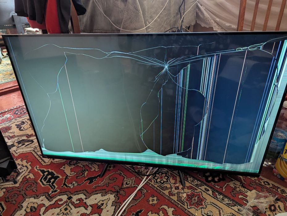 телевізор Vinga 43 S43UHD25BWEB розбита матриця