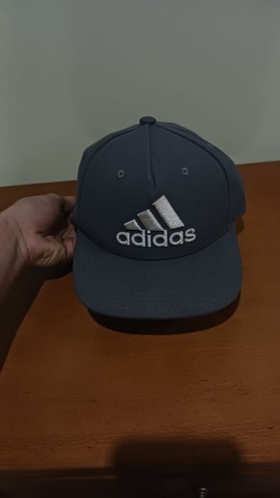 Chapéu adidas cinzento!