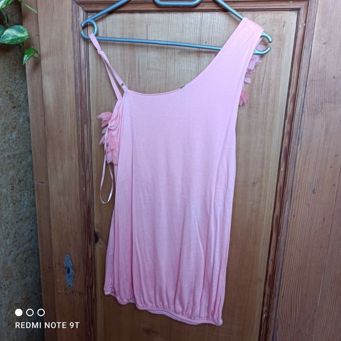 Bluzka elegancka na jedno ramię z piórami S 36