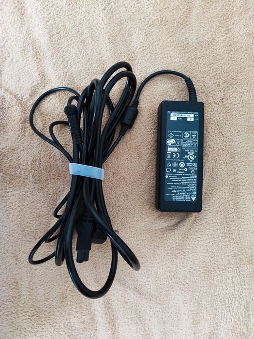 Partes de computador com o carregador