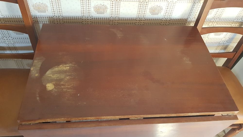 Mesa de cozinha retangular, com abas