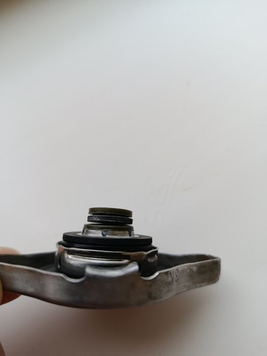 Кришка радіатора Mitsubishi