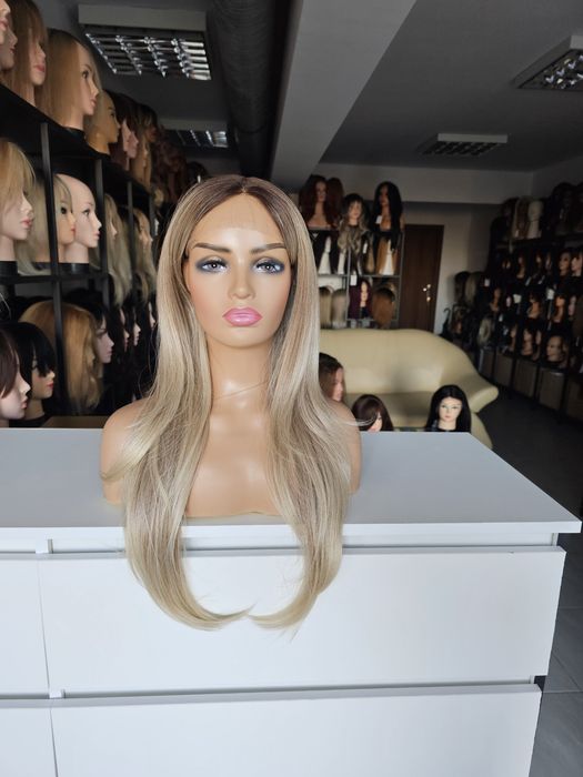 Długa peruka szampański beżowy blond Eliza naturalny efekt