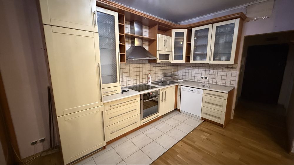 Komplet mebli kuchennych ze sprzętami