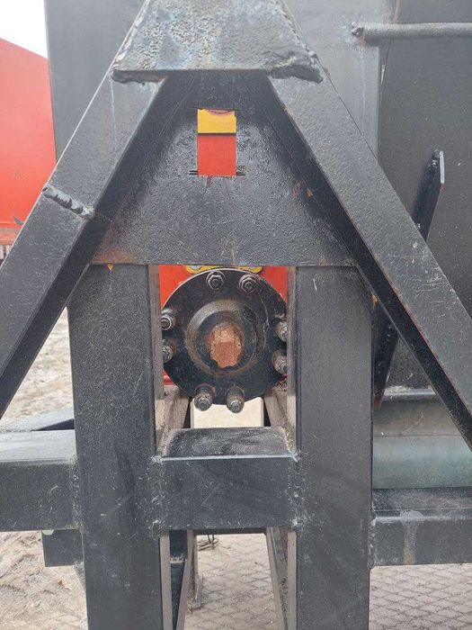 Подрiбнювач гiлок на трактор. Шкiв-120 з транспортером (+запаснi ножi)