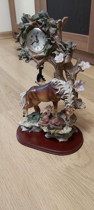 Продам статуэтку с часами