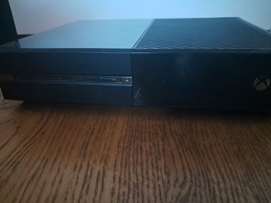 Xbox one 500 gb.