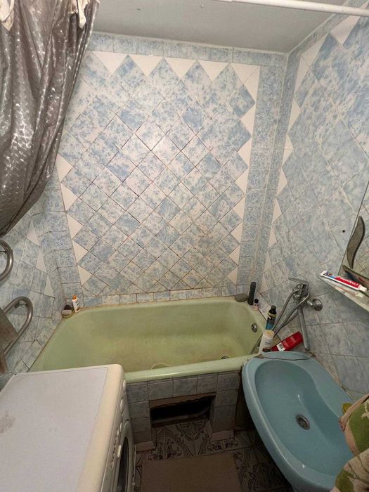 (3) Продам 3-кімнатну квартиру на Вишеньці пр-т Космонавтів 4698