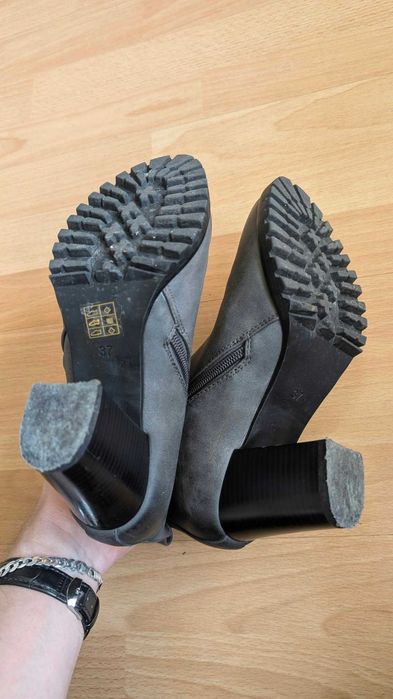 Szare botki na obcasie