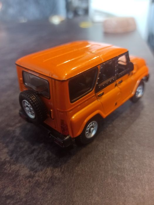 Модель уаз hunter bauer 1:43