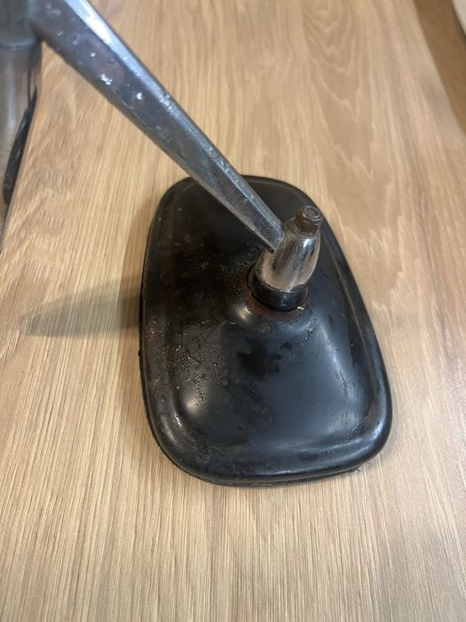 Lusterko Datsun używane dwie sztuki