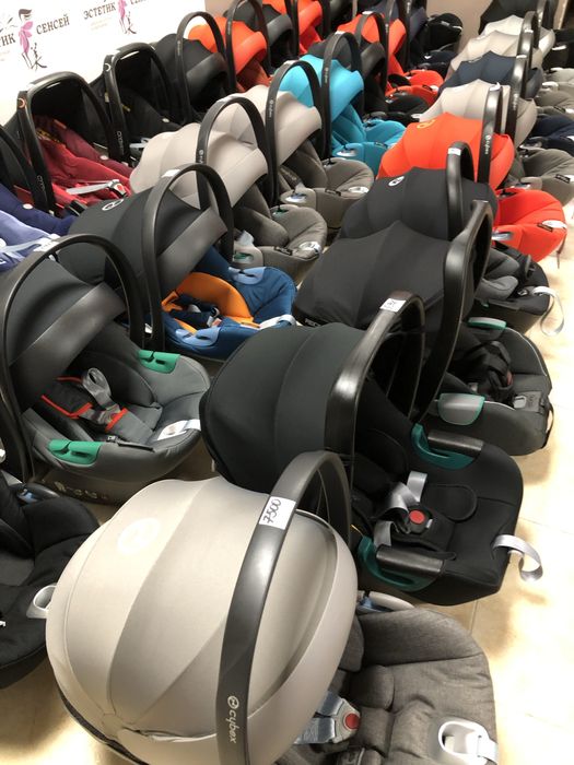 Автокрісла Шоурум Britax Römer Cybex Recaro Maxi Cosi бустер