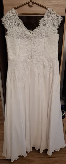 Suknia ślubna bardzo długa plus size