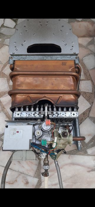 -instalação de termoacomulador ou esquentador
-reparações 
-intervençõ