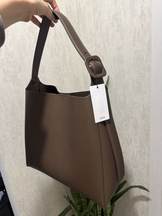 Сумка бренду MANGO