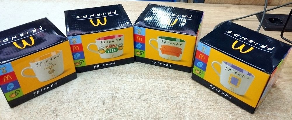 Чашка Диван-Фонтан. Нова у коробці.Можна на подарунок і Моніка фігурка