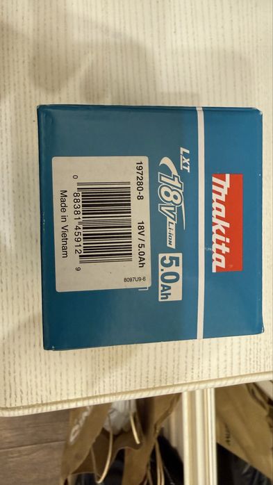 Зарядное устройство Makita DC18RC  S и батарею Makita BL1850B 18V 5Aч