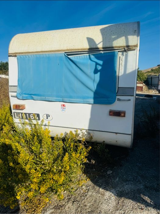 Roulote com cama de casal