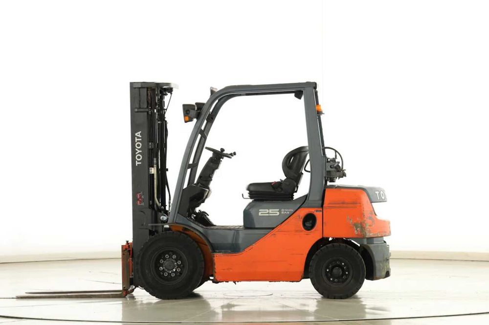 Навантажувач TOYOTA 32-8FG25, вилочний погрузчик газ/бензин, Тойота 2.5 т