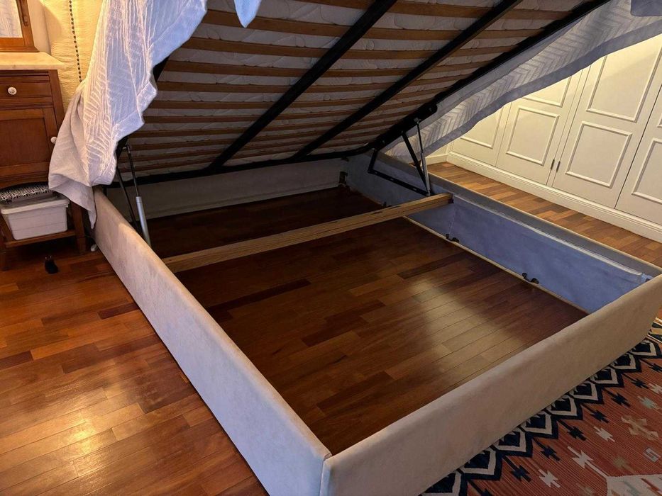 Cama / sommier casal estofado em nobuck com estrado elevatório 1,6x2 m