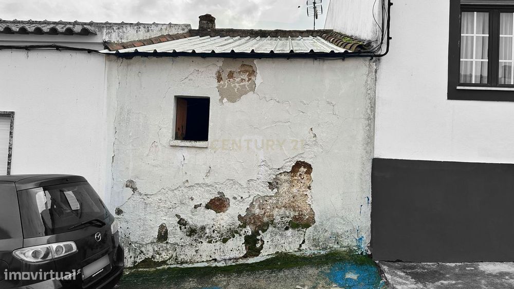 Oportunidade Armazém para Recuperar em Alfundão