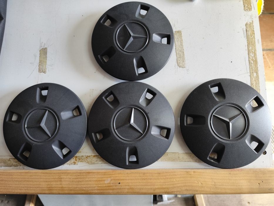 Centros originais Mercedes de jante de ferro.