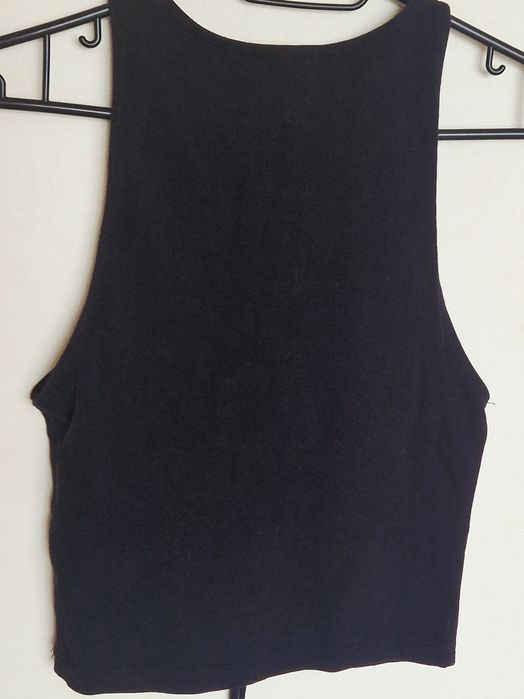 Чорний топ на зав'язках