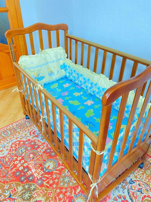 Детская кроватка Верес ,с маятником,ящиком под игрушки ,бортики.матрас,постельное белье
