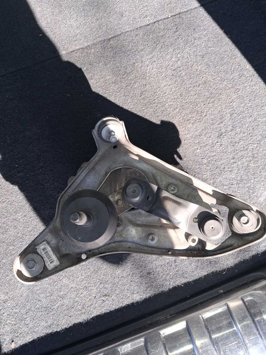 Моторчик двірника правий на пежо 508 універсал