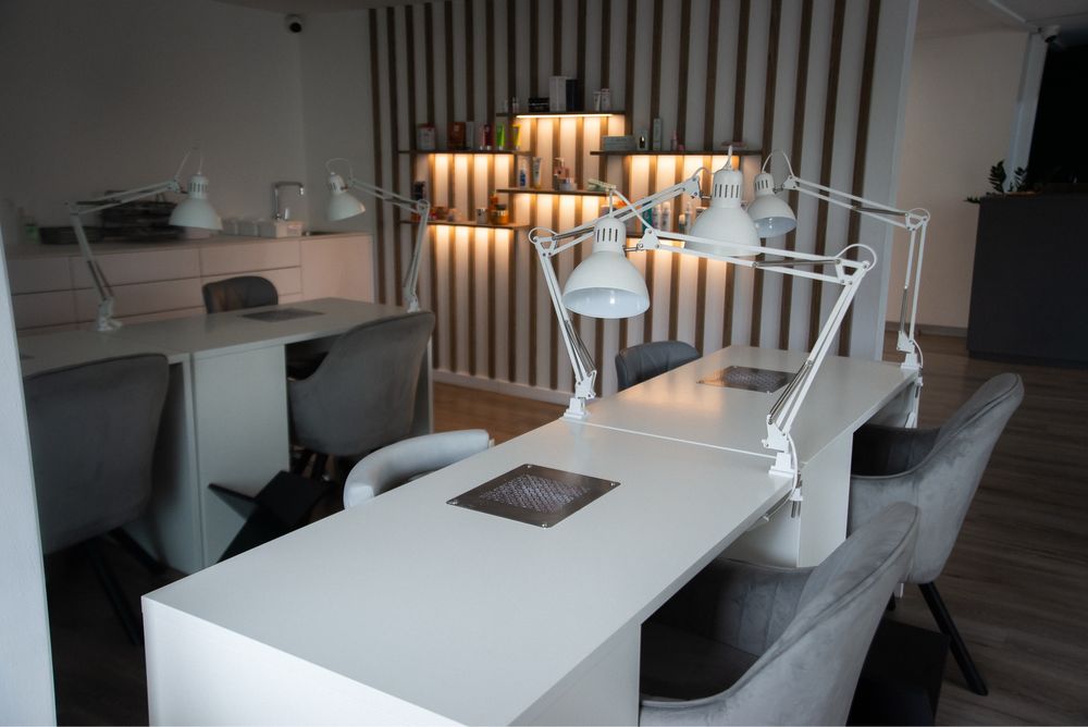 Стіл для майстра нігтьового сервісу