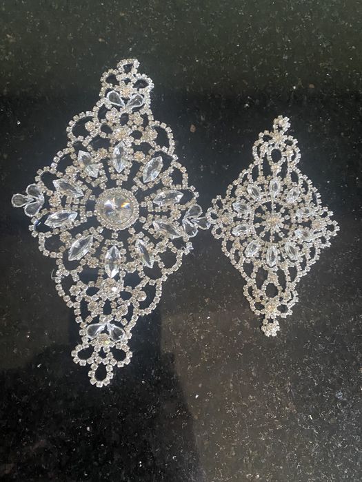 2 sztuki ozdób do sukienki ,paska lub włosów