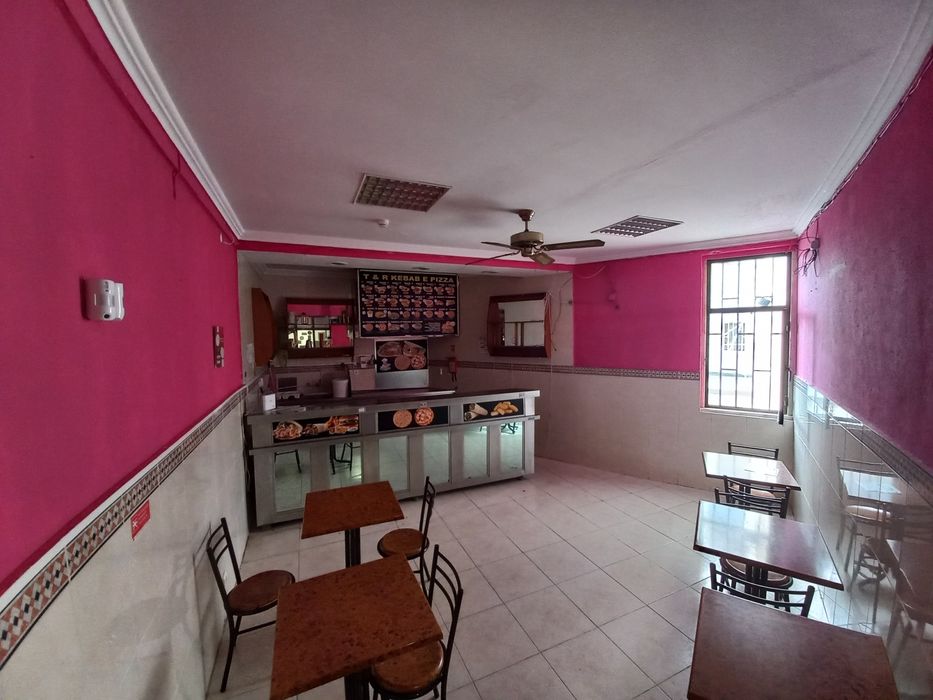 Loja café  no centro comercial de Caneças