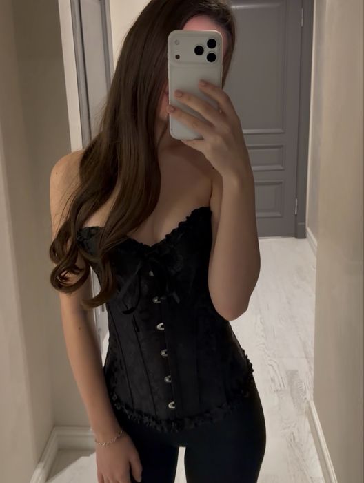корсет чорного кольору