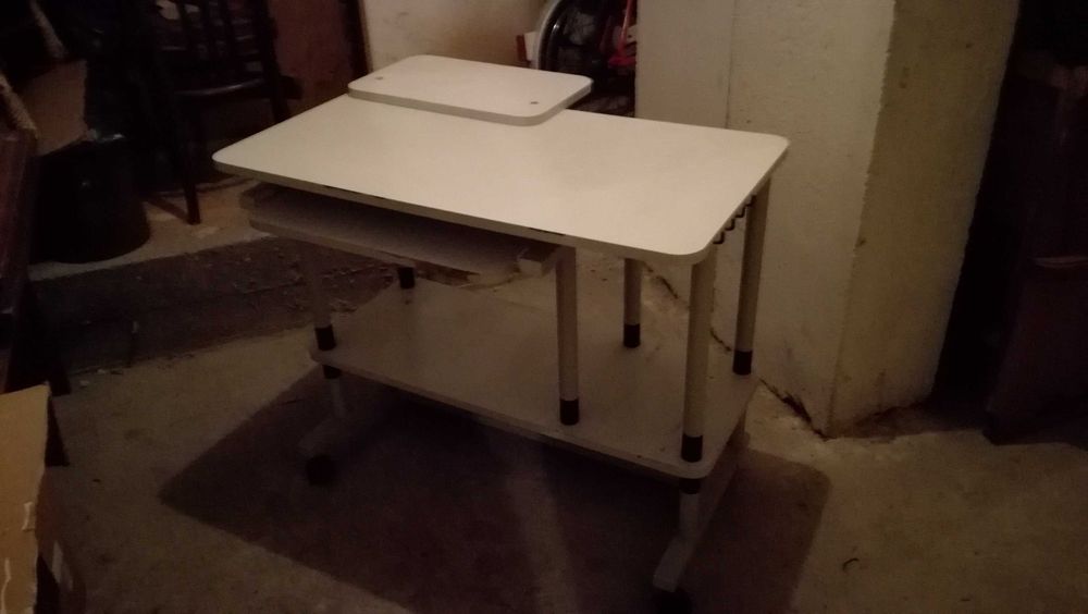 Biurko , stolik pod komputer