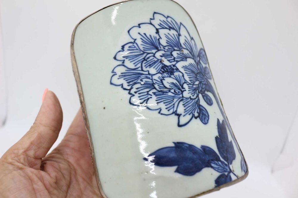 Caixa em Porcelana e Prata Chinesa Azul e Branco Desenho Flor Lotus