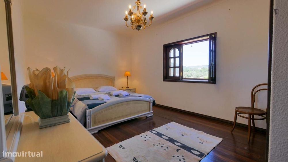 Quarto - localizado em Setubal