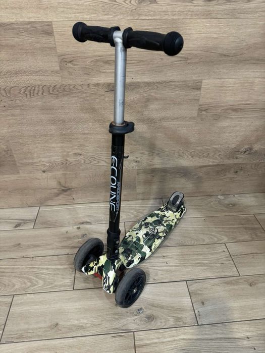 Продам самокат трьохколісний
