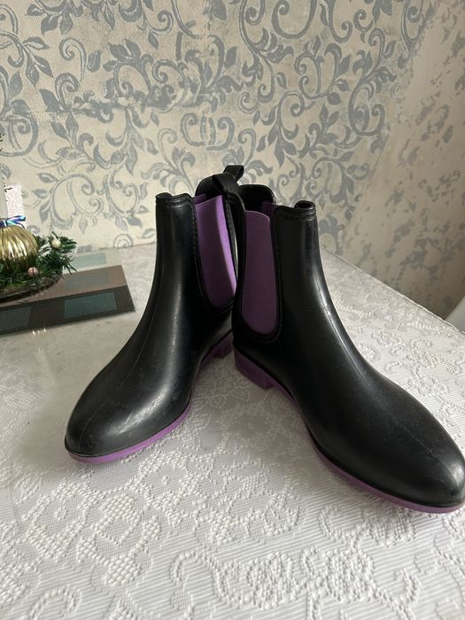 Продам гумові чоботи