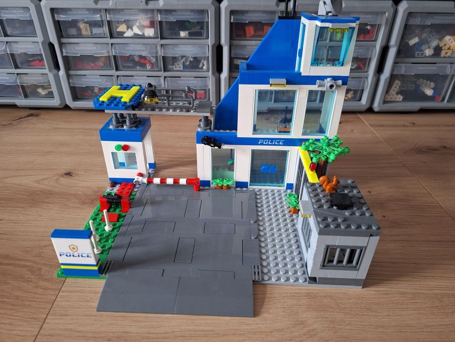 Lego City - 60316 - Posterunek Policji