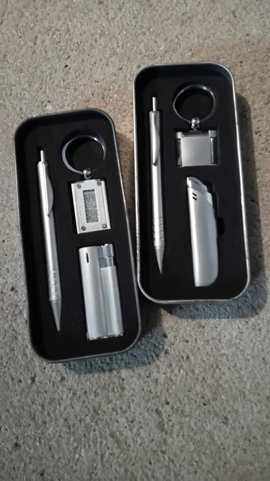 Conjunto de porta chaves e caneta e esqueiro