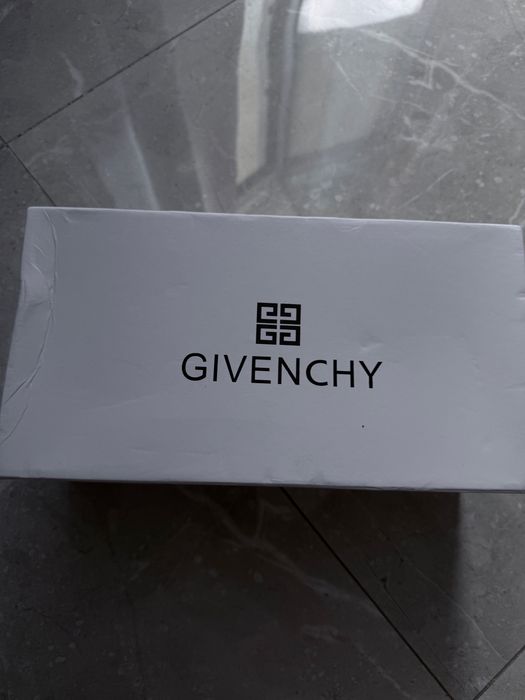 Тапки Givenchy.