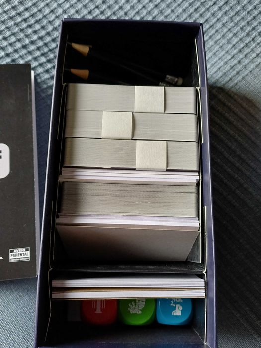 Jogo de cartas / tabuleiro adult sh*ts