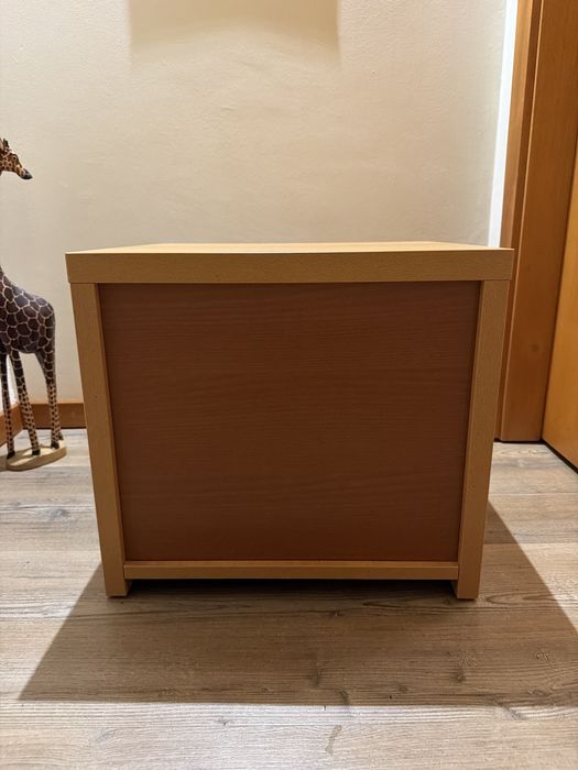 Mesinha de cabeceira infantil