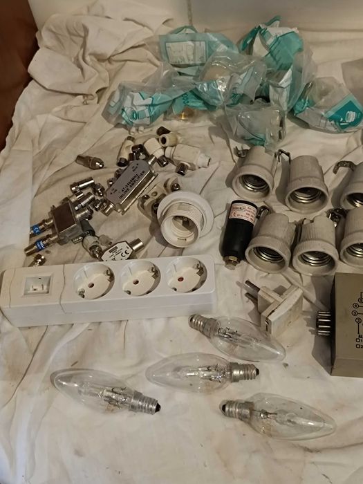 Lâmpadas e Fichas e Tomadas Elétricas antigas